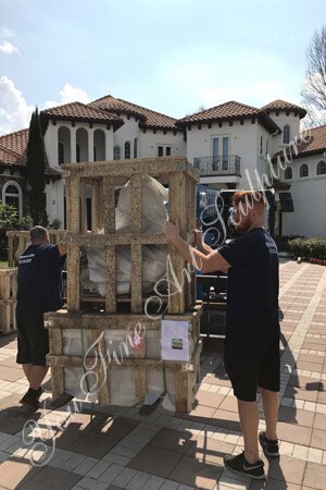 Sculptures Unloading in USA client's house