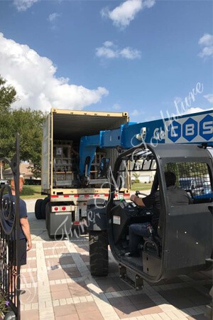 Sculptures Unloading in USA client's house