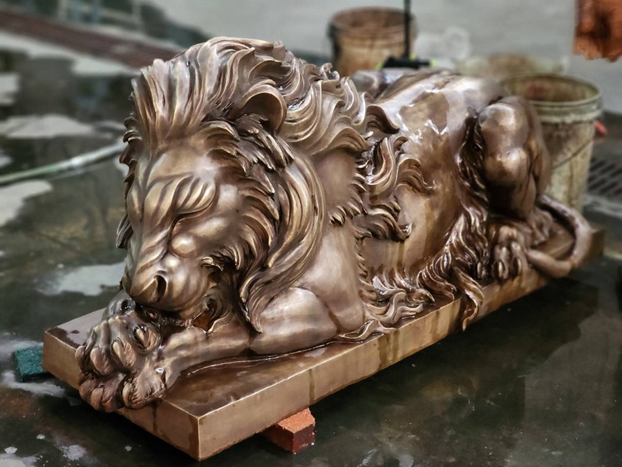 bronze lion statue (3)