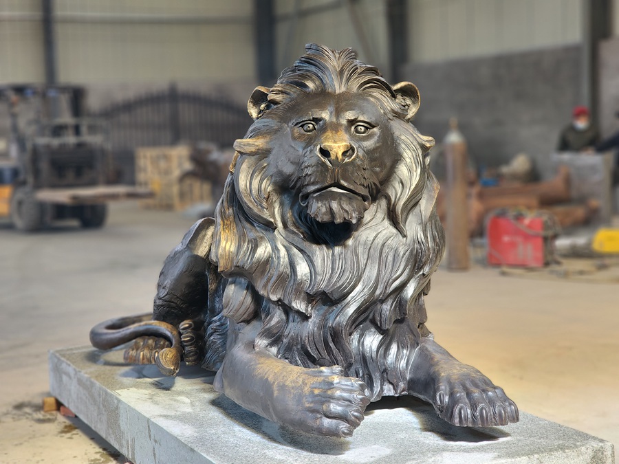 bronze lion statue (4)