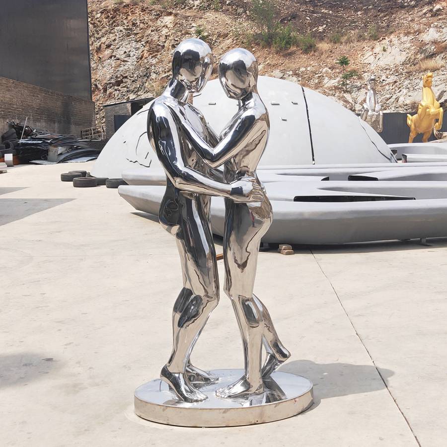 burning man couple sculpture (1)