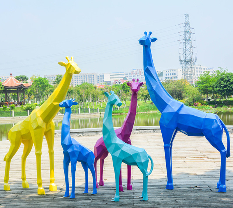 colorful-painted-giraffe-statue Factory Supplier