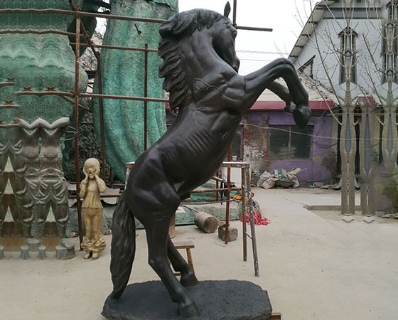 horse-statue