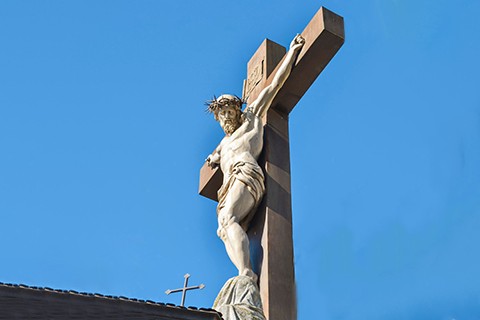 jesus_carries_his_cross_sculpture_-youfine1