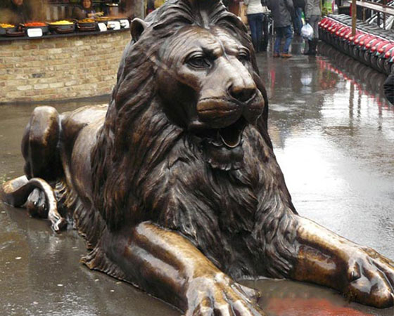 lion statue