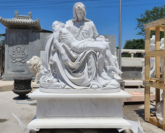 pieta-statue