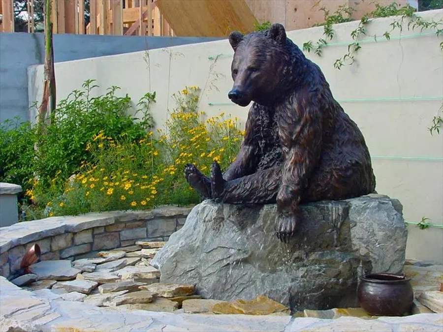 bronze bear sculpture3