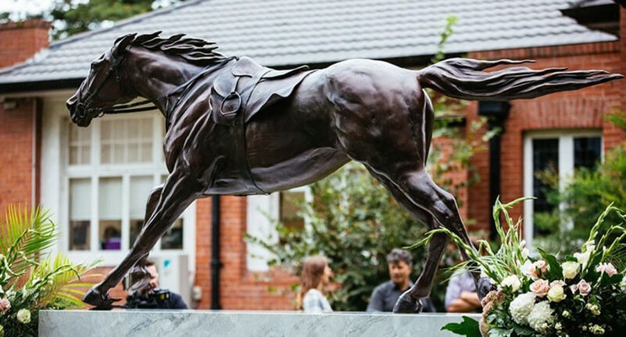 bronze horse sculpture