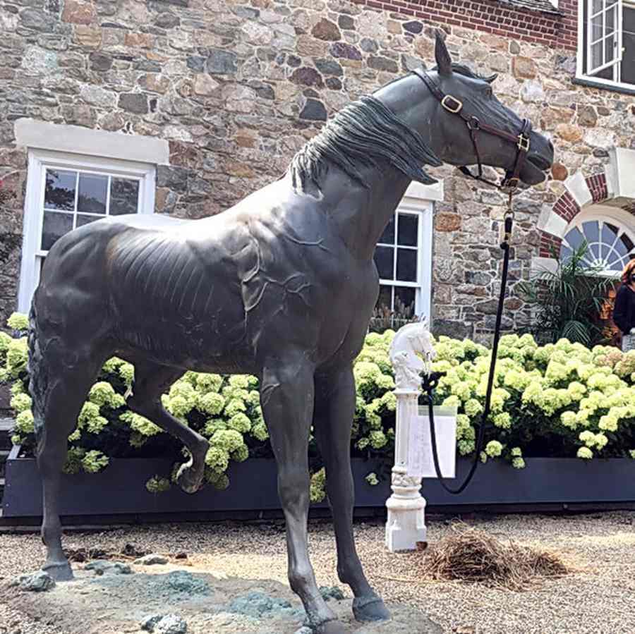 bronze horse sculpture1