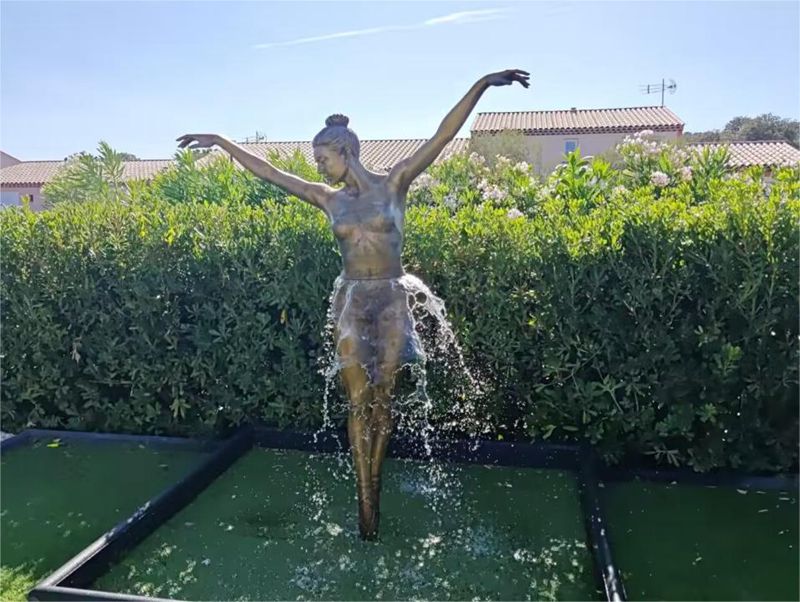 girl fountain