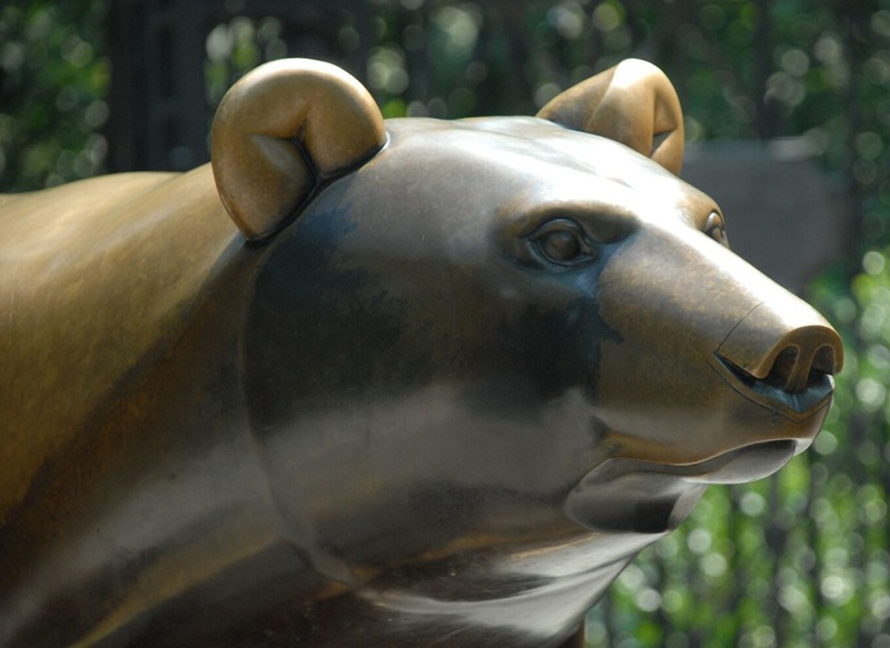 Group-of-Bears-statue