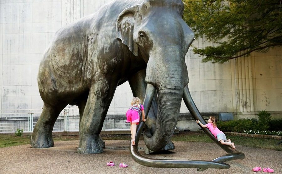 statuie de mamut din bronz