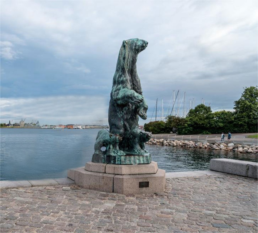 polar bear sculpture<br /><br /><br /><br /><br /><br />

