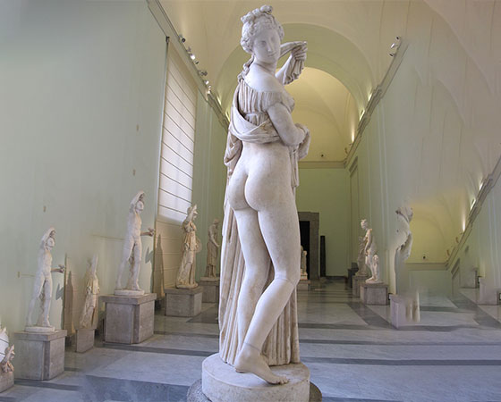 marble Venus Callipyge statue (1)