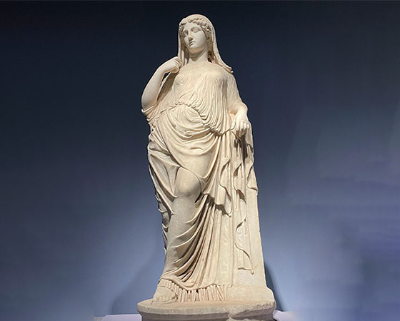 marble Venus statue (1)