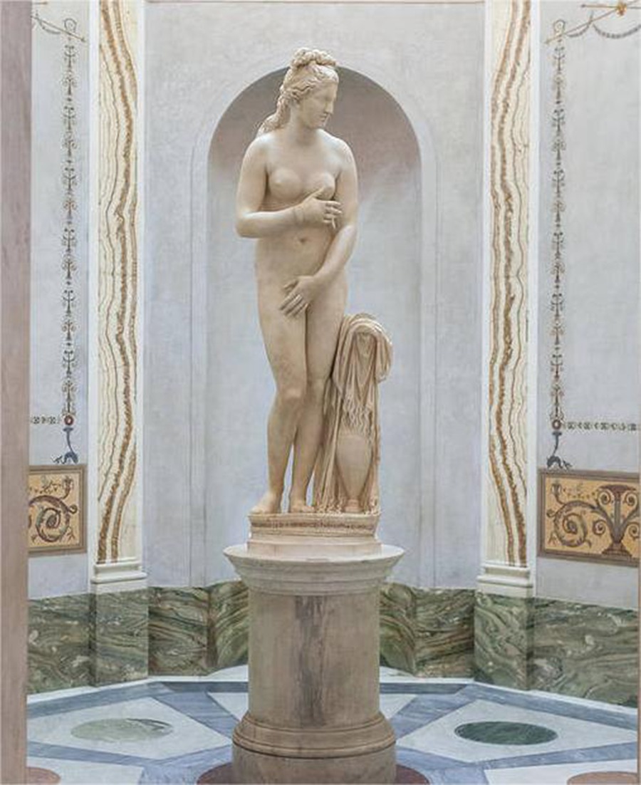 statue of the capitoline venus (1)