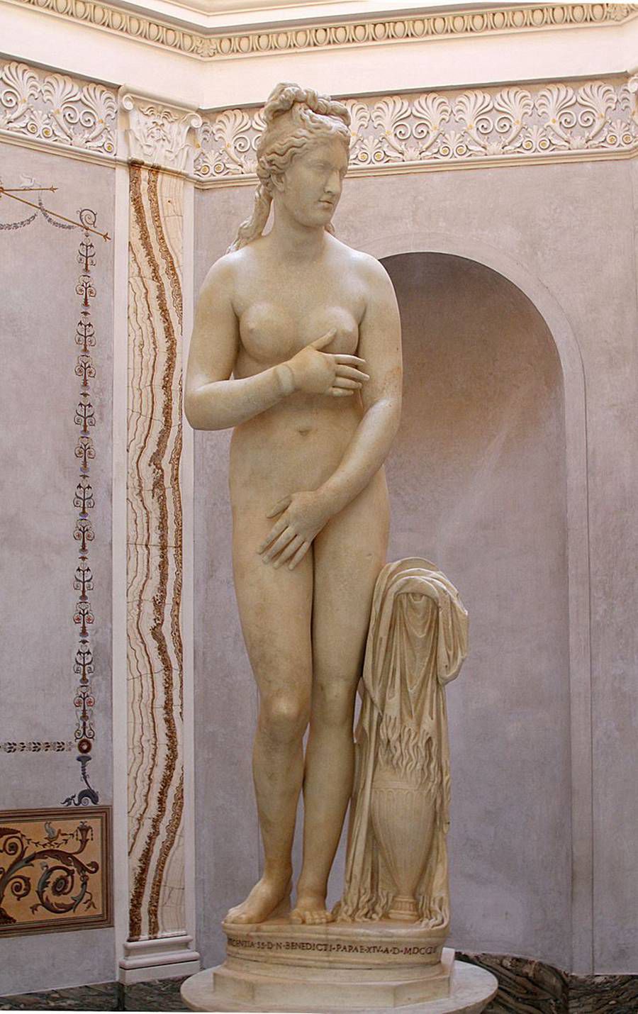 statue of the capitoline venus (8)