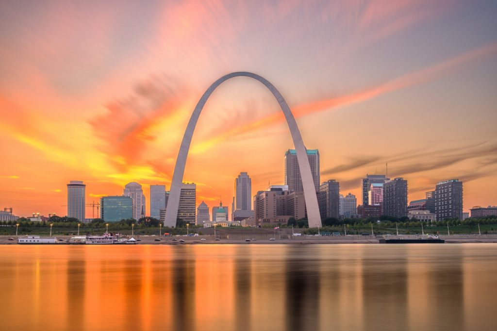 Gateway Arch sculpture (2)