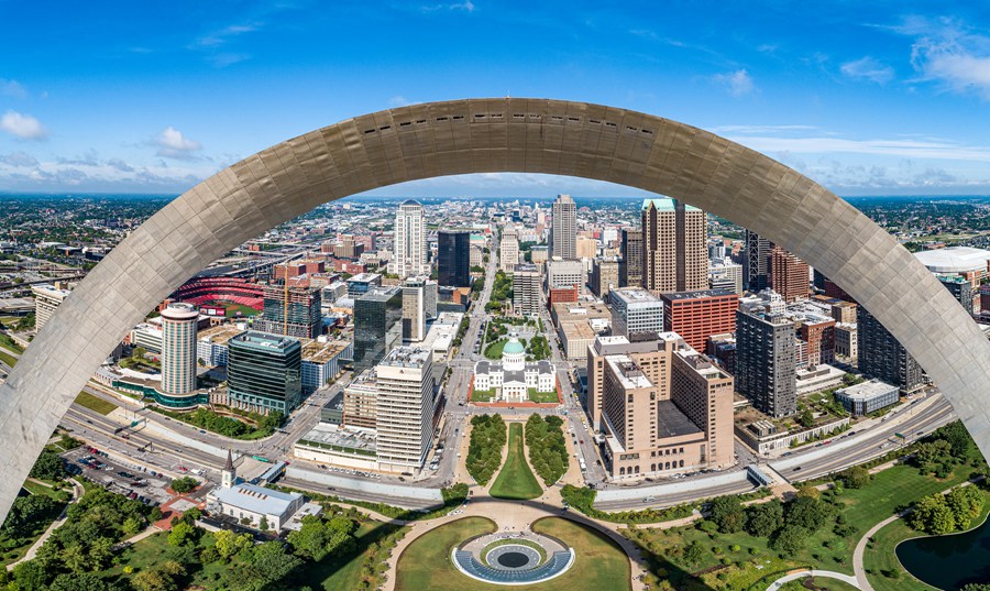 Gateway Arch sculpture (2)