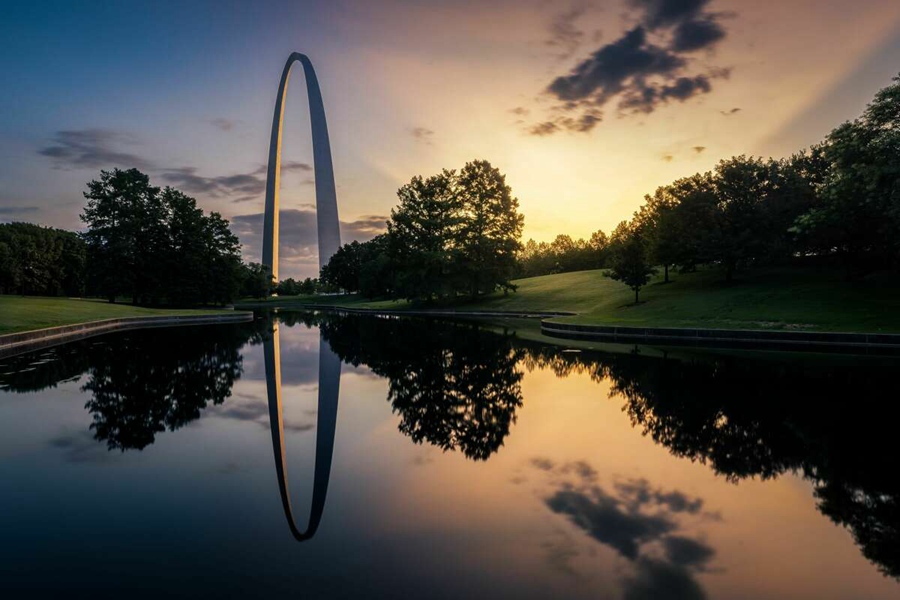 Gateway Arch sculpture (5)