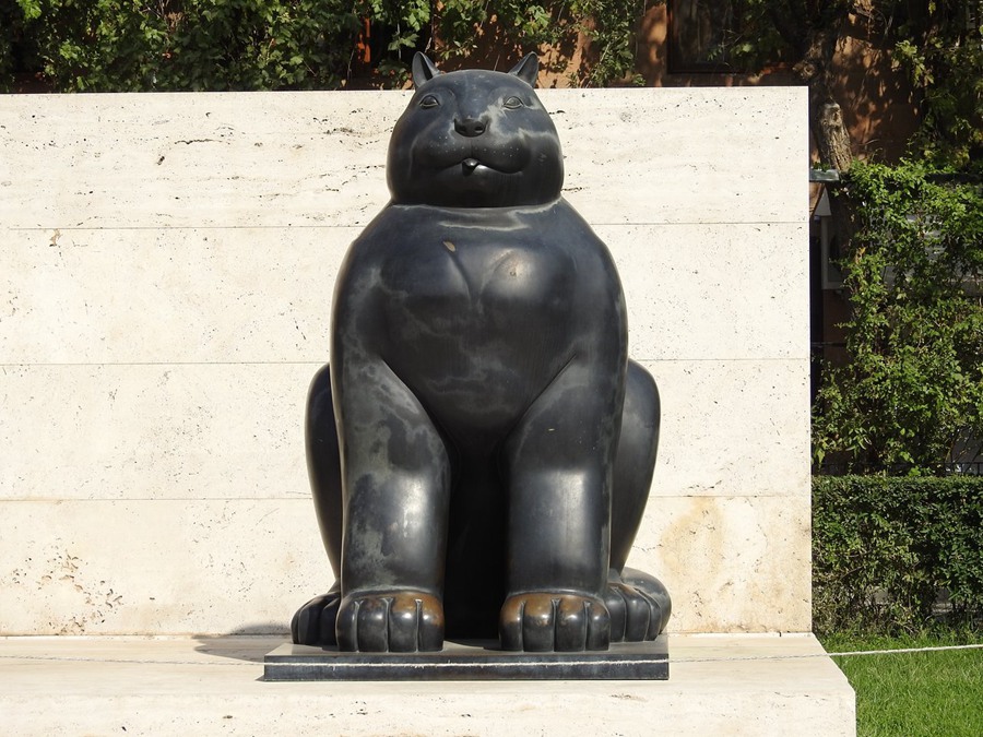 bronze fat cat statue (1)