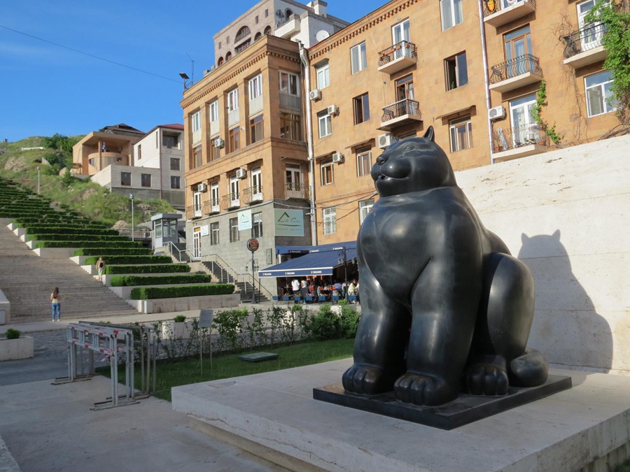 bronze fat cat statue (2)