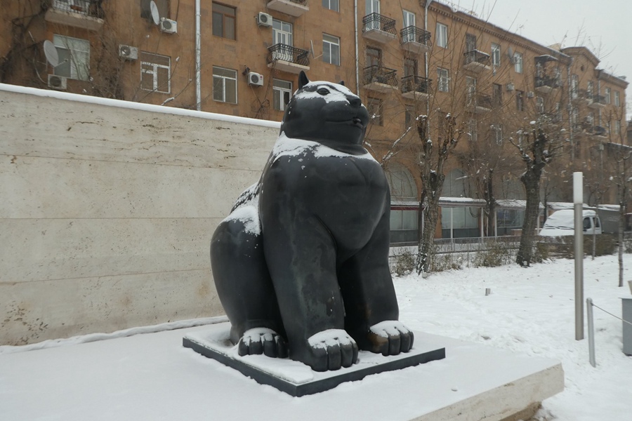 bronze fat cat statue (5)