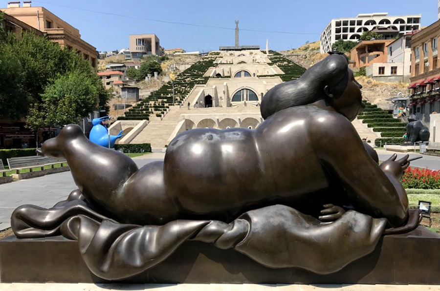 bronze fat woman sculpture (4)