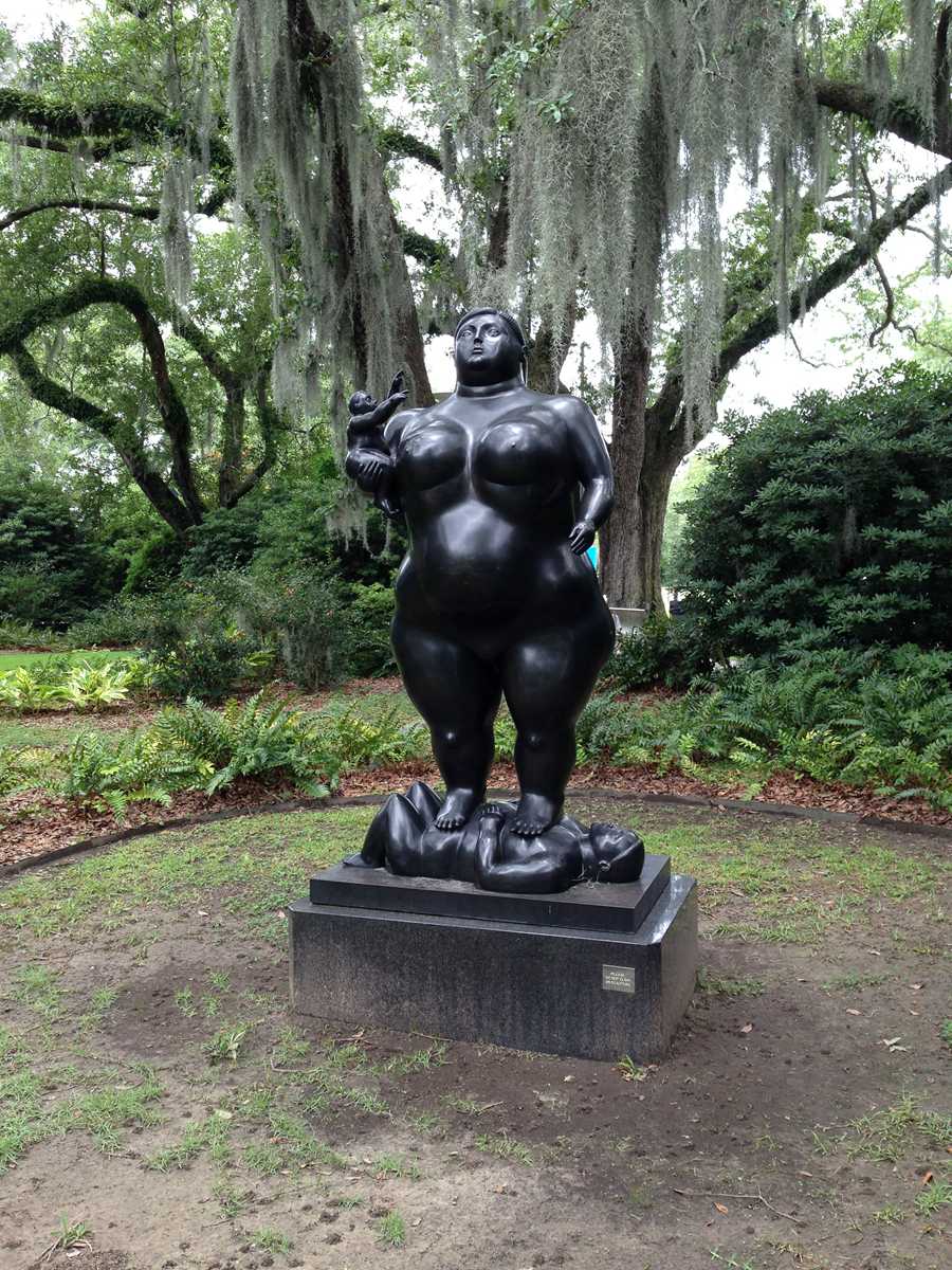 bronze fat woman statue (3)