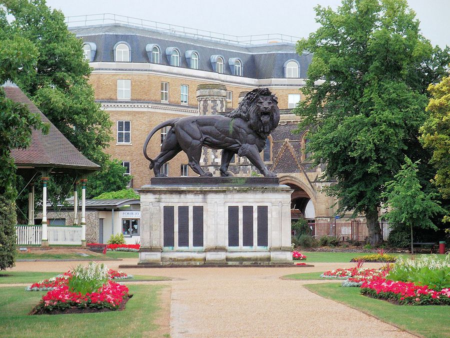 bronze lion statue (3)