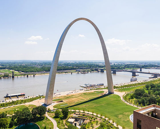 metal arch sculpture (4)