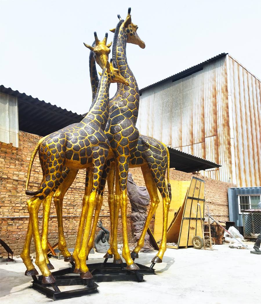 bronze giraffe statue (3)
