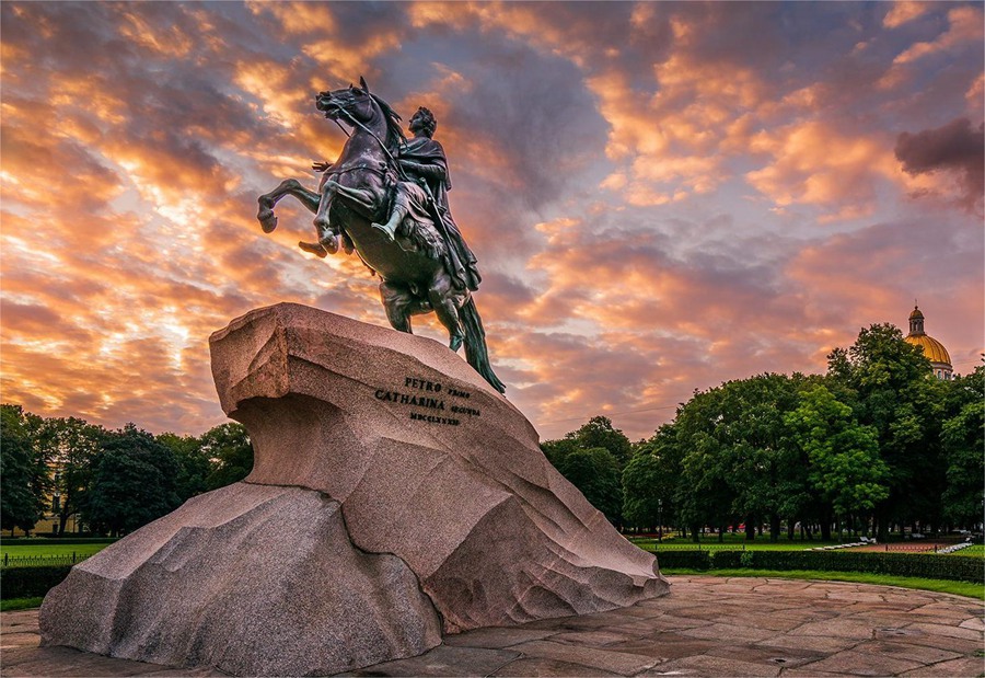 famous bronze houseman statue (12)