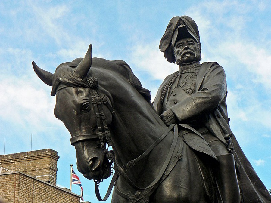 famous bronze houseman statue (17)