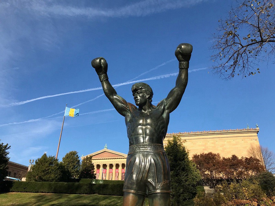 rocky balboa statue (1)