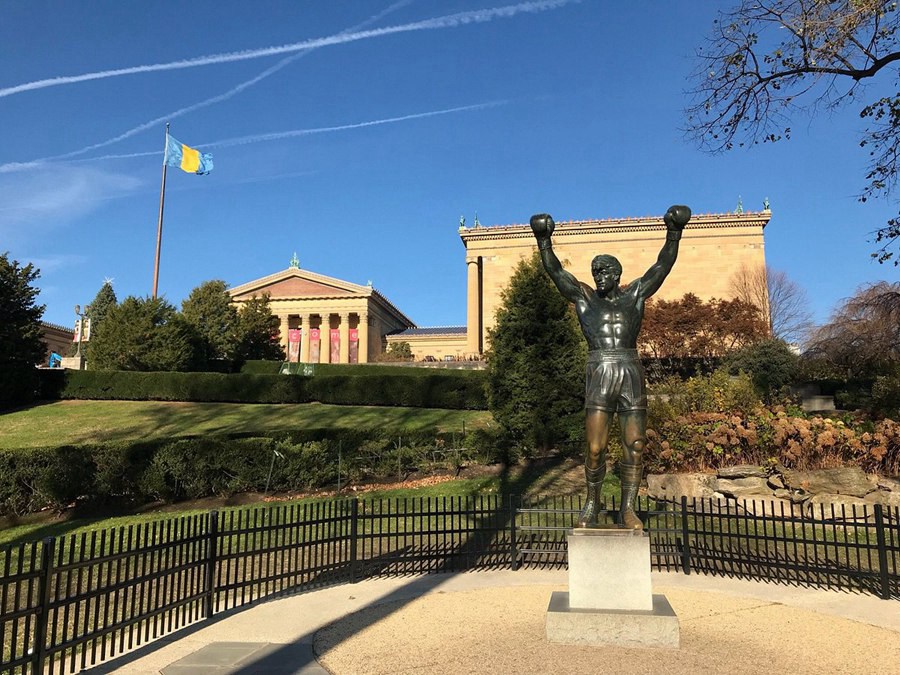 rocky balboa statue (2)