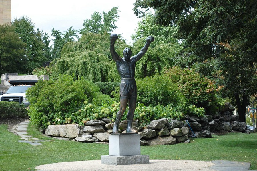 rocky balboa statue (4)