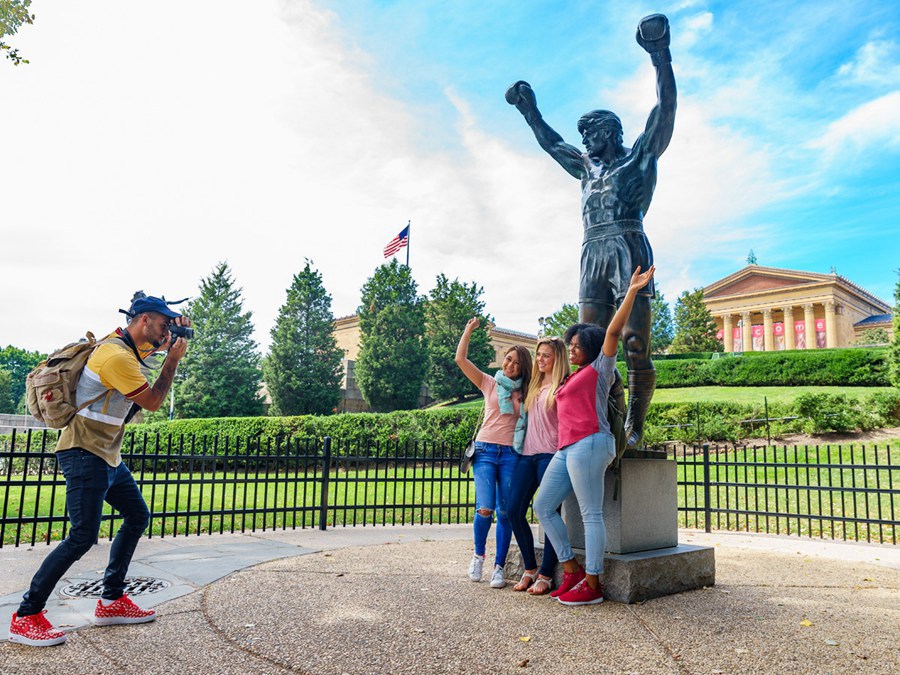 rocky balboa statue (5)