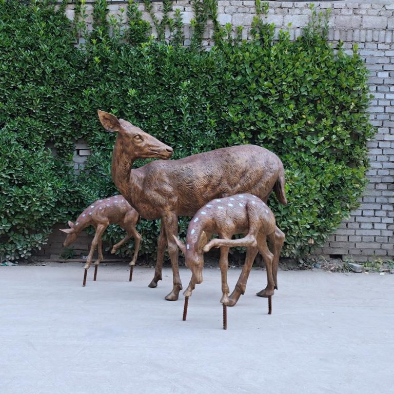Bronze Doe and Fawn Statue (1)