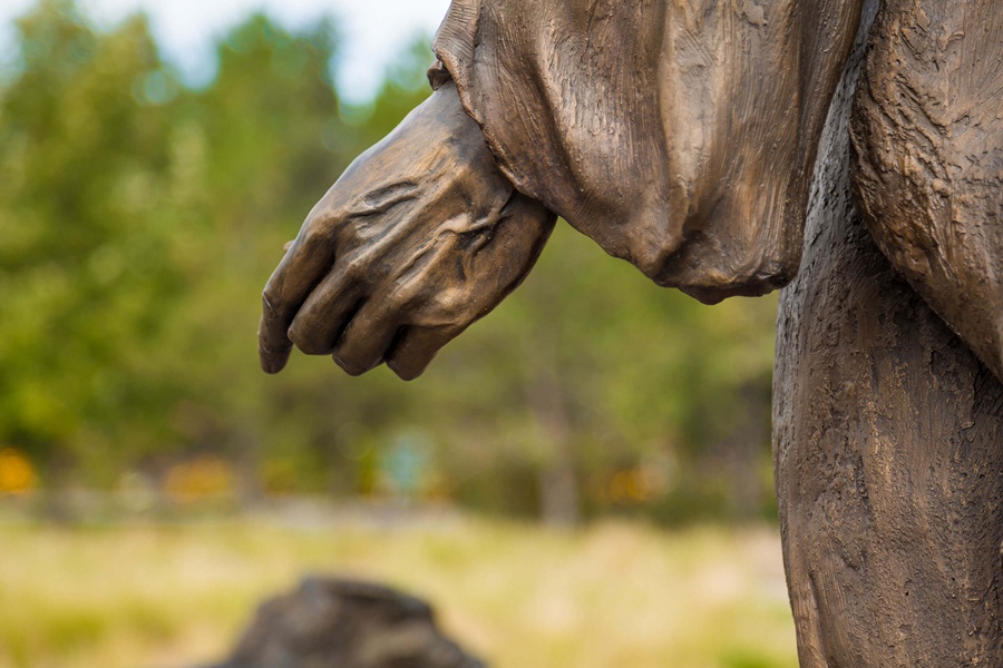 bronze statue of Jesus (10)