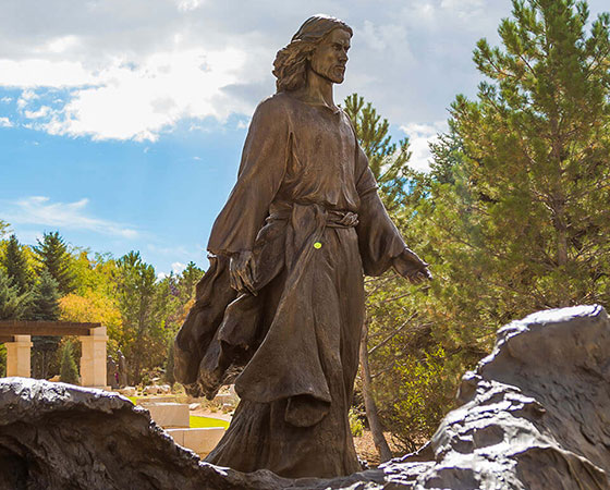 bronze statue of jesus (2)