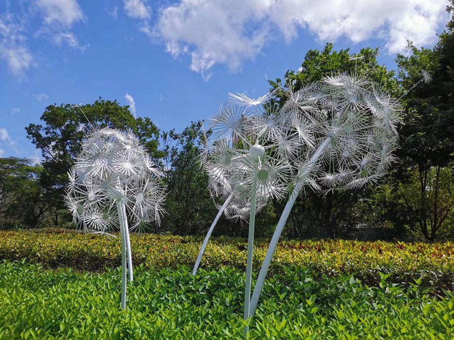 dandelion garden sculpture (1)