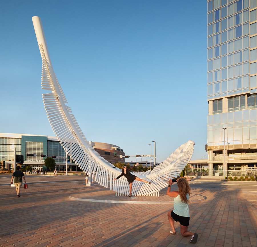 metal feather sculpture (1)