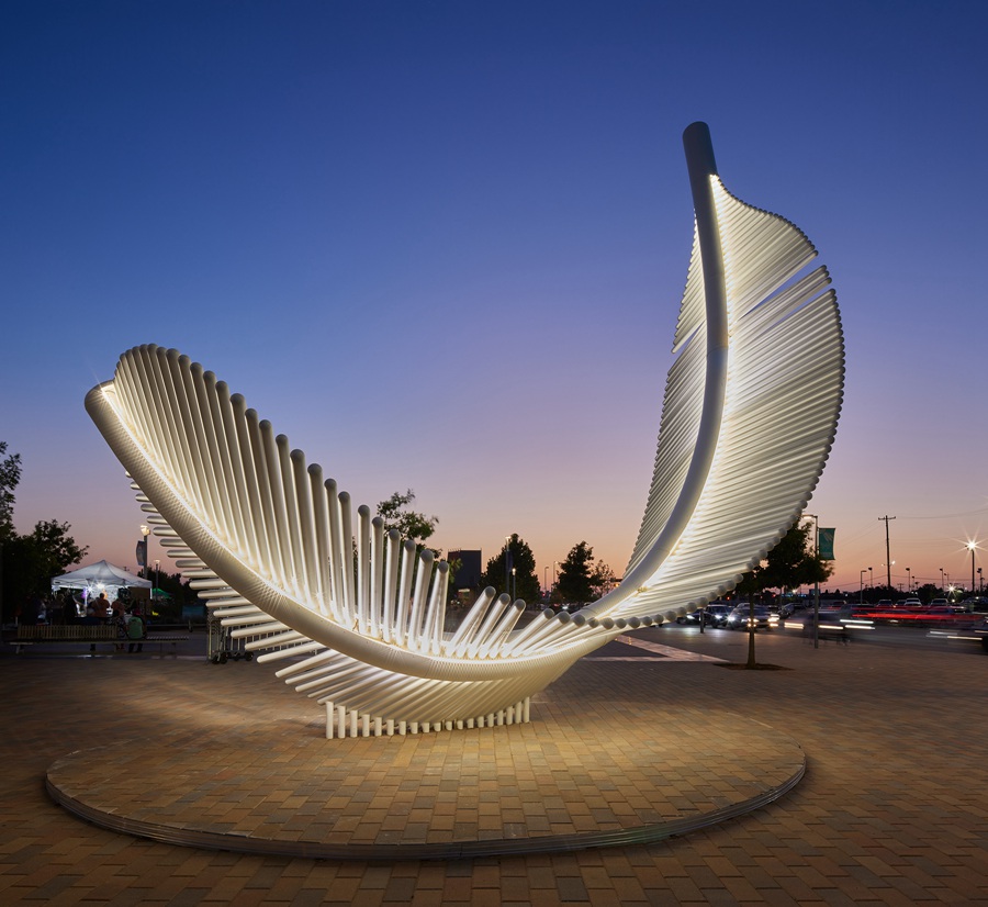 metal feather sculpture (3)