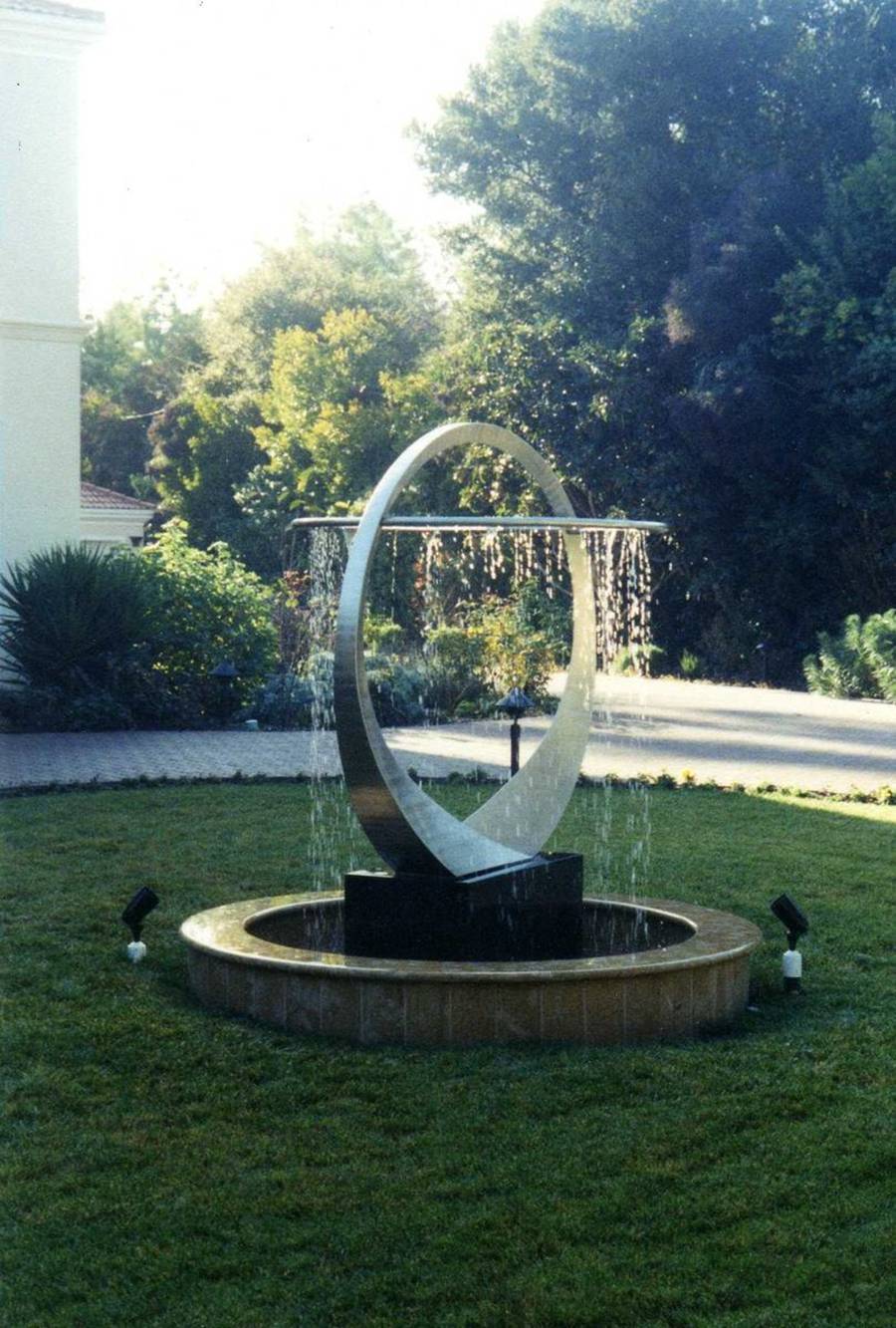 metal water fountain outdoor (2)