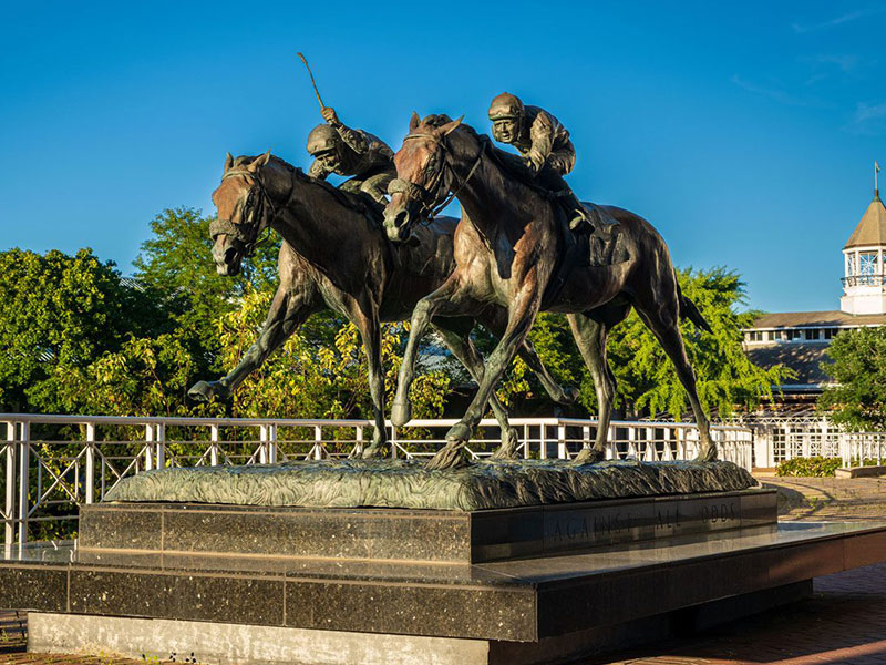 bronze-horse-statue-in-horse-racing-venues