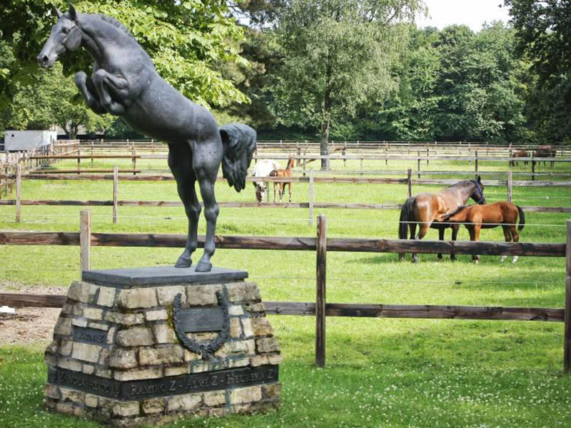 horse-statue-in-breeding-farms