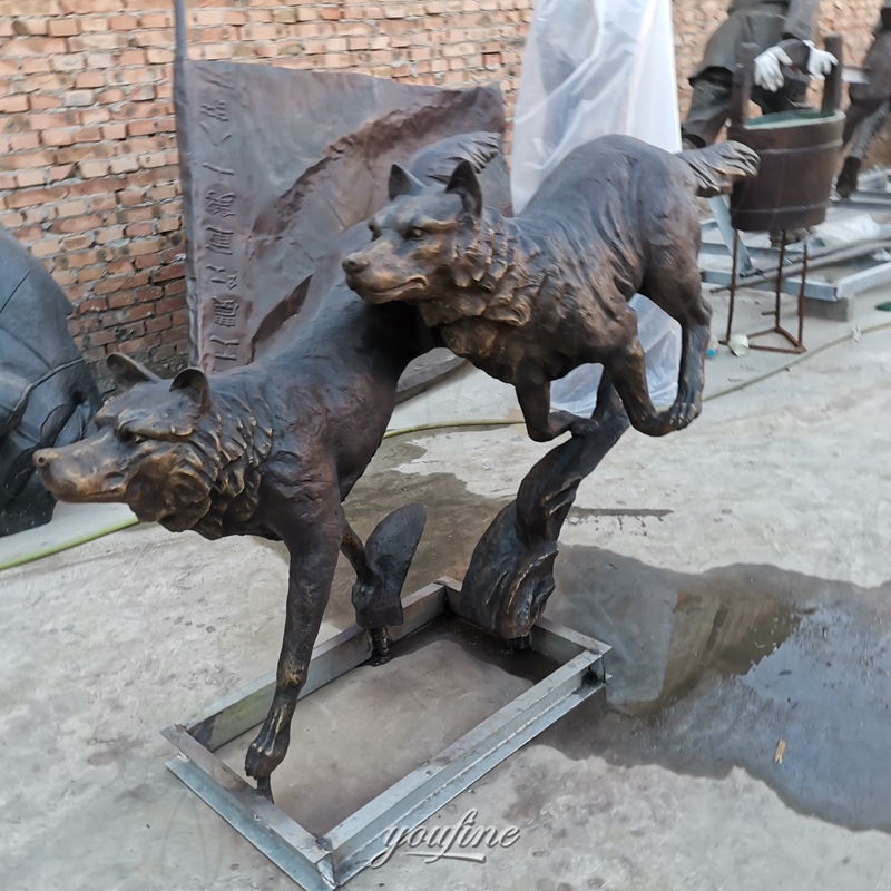 outdoor wolf bronze statue