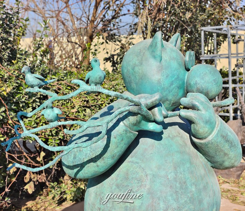 Le Chat sculpture detail