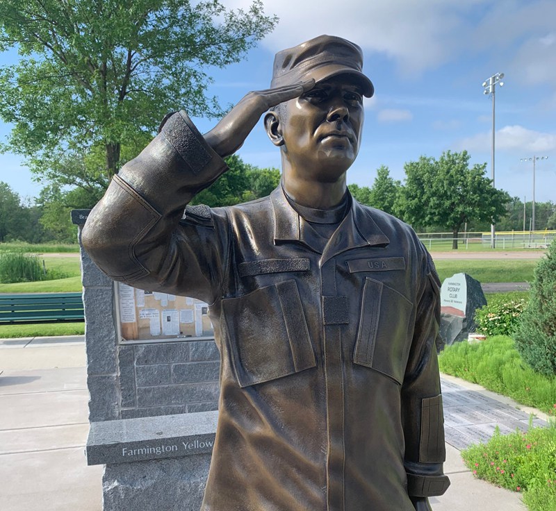 saluting soldier statue details
